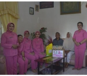 HUT Polwan ke-78, Polres Labusel Bawa Bantuan serta Pesan Kekeluargaan ke Warakawuri dan Purnawirawan