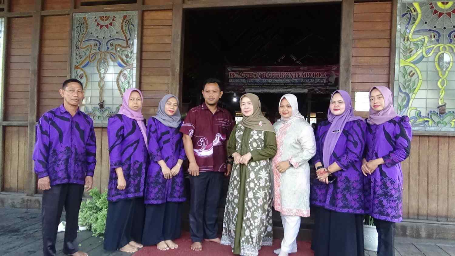 Pelatihan Batik Kontemporer, Hesti Haris Dorong Lahirnya Wirausaha Muda Jambi Pelatihan Batik Kontemporer, Hesti Haris Dorong Lahirnya Wirausaha Muda Jambi