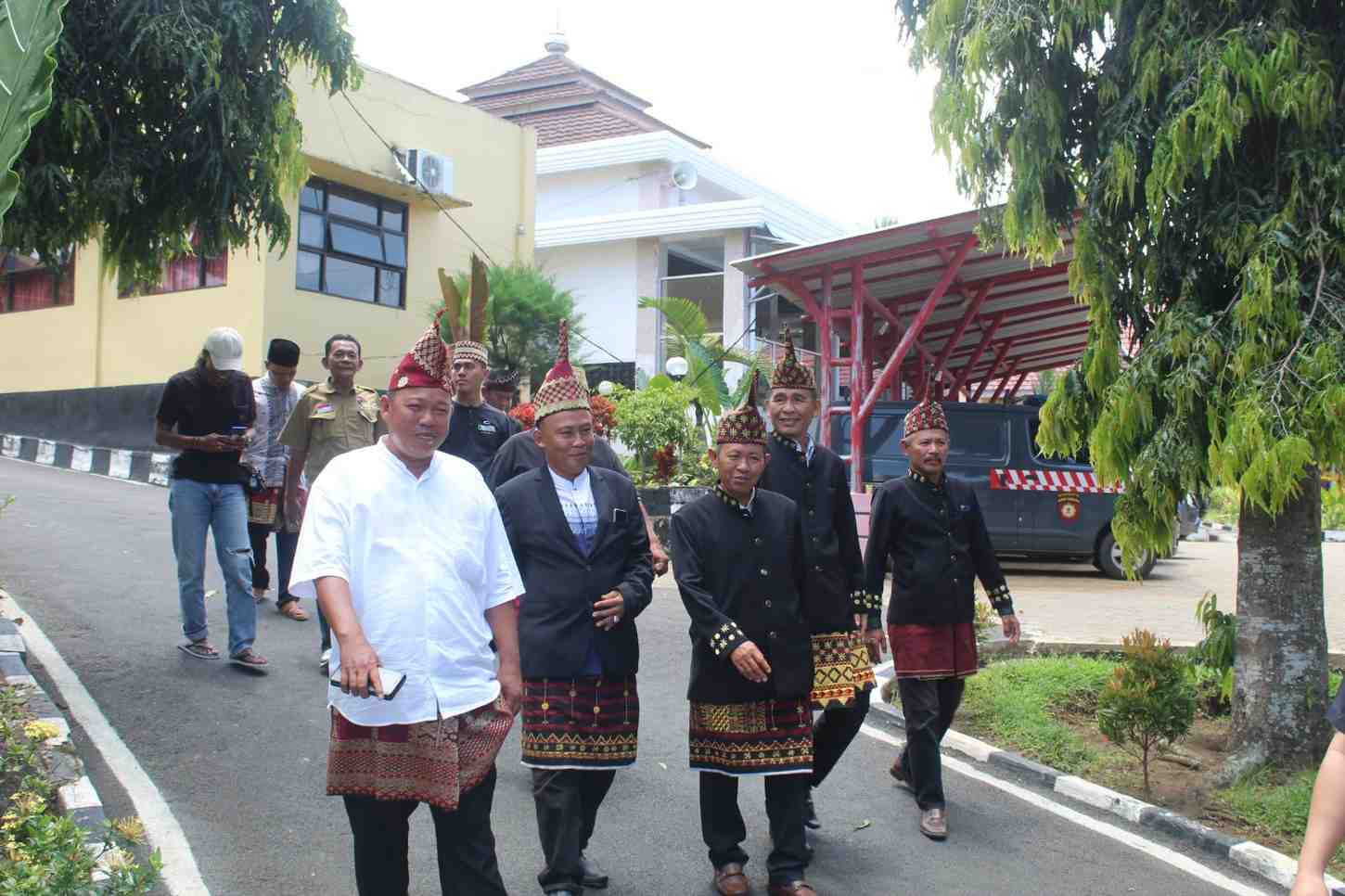 Ketua Adat Buay Nyata Murka Tanah Ulayat Dijajah Kelompok Pendatang Ketua Adat Buay Nyata Murka Tanah Ulayat Dijajah Kelompok Pendatang