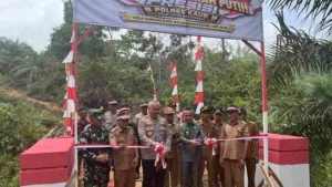 Kapolres Kaur Resmikan Jembatan Merah Putih Presisi di Desa Gunung Kaya, Aktivitas Ekonomi Warga Dipacu