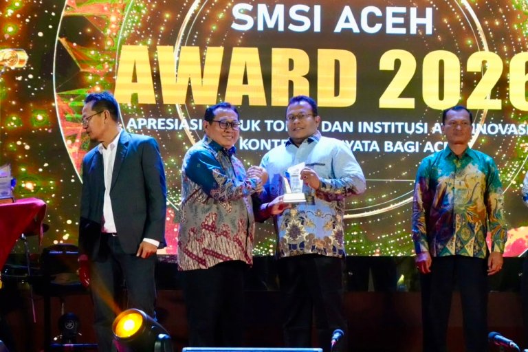 Kembali Terima Penghargaan, Wali Kota Sabang Raih SMSI Aceh Awards 2026 | News Publik.perss