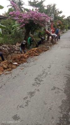 Gotong Royong Bersihkan Aliran Air & Renovasi Saluran, Warga Desa Baja Kuning Cegah Banjir Gotong Royong Bersihkan Aliran Air & Renovasi Saluran, Warga Desa Baja Kuning Cegah Banjir