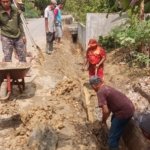 Gotong Royong Bersihkan Aliran Air & Renovasi Saluran, Warga Desa Baja Kuning Cegah Banjir