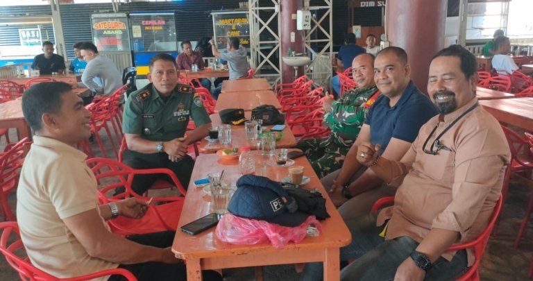 Secangkir Kopi di Pantai Merah Putih, Danramil dan Masyarakat Bahas Masa Depan Sabang dari Ujung Barat Indonesia | News Publik.perss