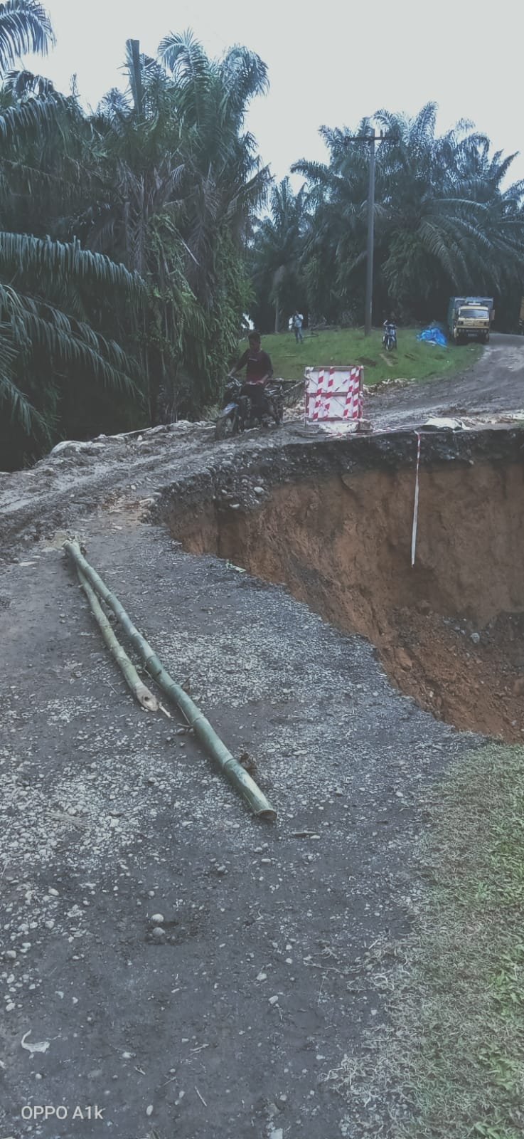 Jalan Alternatif Pamah Tambunan — Ujung Bandar Putus Total, Warga Mendesak Perbaikan Segera Jalan Alternatif Pamah Tambunan — Ujung Bandar Putus Total, Warga Mendesak Perbaikan Segera