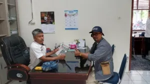 Silaturahmi ke DPMPTSPTK Sabang, News Publik Perkenalkan Media Cetak dan Online kepada Kamaruddin | News Publik.perss