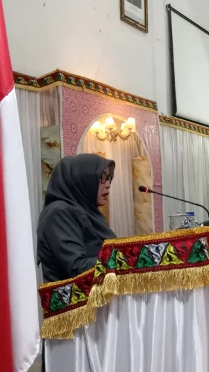 Di Balik Rapat Paripurna, Ada Doa untuk Kak Elok: Risa Nirmala Genap 61 Tahun | News Publik.perss