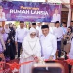 8 Lansia Bayur Kidul Kini Punya Rumah Layak, Bupati Aep Serahkan Kunci