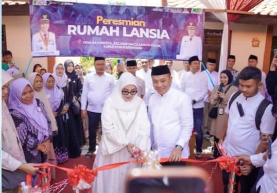 8 Lansia Bayur Kidul Kini Punya Rumah Layak, Bupati Aep Serahkan Kunci