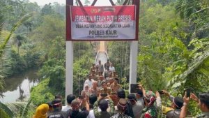 Empat Hari di Kursi Kapolres, AKBP Wiwin Syamsul Arifin Langsung Resmikan Jembatan Merah Putih Presisi