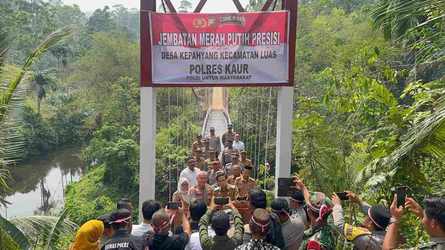 Empat Hari di Kursi Kapolres, AKBP Wiwin Syamsul Arifin Langsung Resmikan Jembatan Merah Putih Presisi