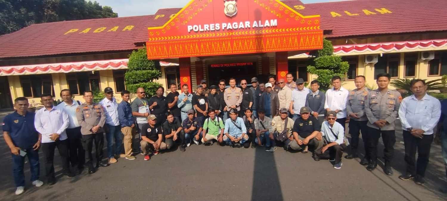 Cegah BBM Subsidi Salah Sasaran, Polsek Pagaralam Selatan Turunkan 20 Personel ke SPBU Simpang Manna Cegah BBM Subsidi Salah Sasaran, Polsek Pagaralam Selatan Turunkan 20 Personel ke SPBU Simpang Manna