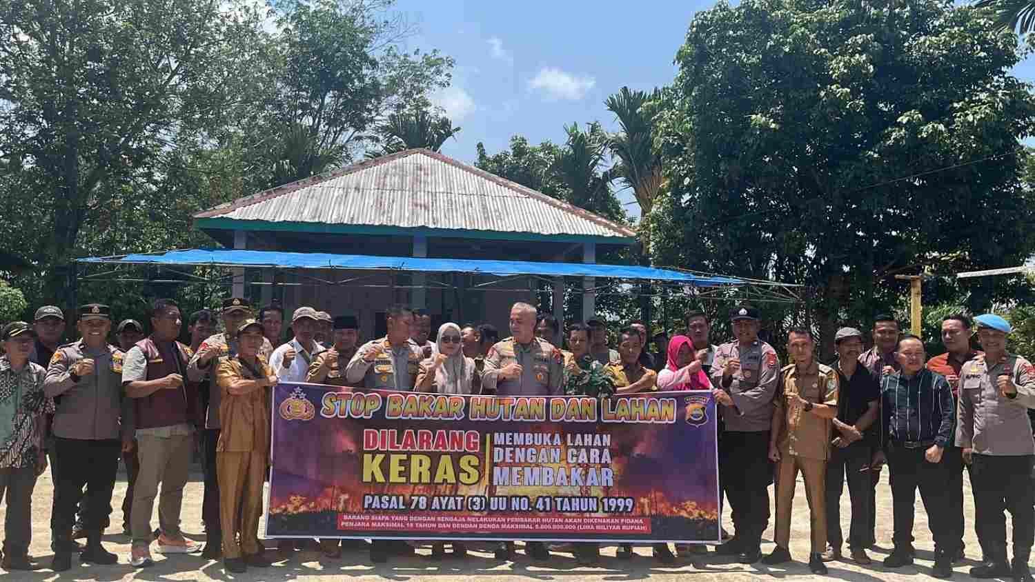 Karhutla Mengintai, Kapolres Kaur Turun Langsung Sosialisasikan Larangan Bakar Lahan ke Warga Karhutla Mengintai, Kapolres Kaur Turun Langsung Sosialisasikan Larangan Bakar Lahan ke Warga