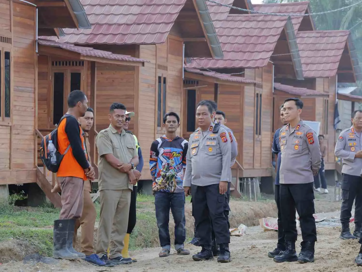 Kapolda Aceh Tinjau Progres Pembangunan Huntap Polri Presisi di Aceh Tamiang Kapolda Aceh Tinjau Progres Pembangunan Huntap Polri Presisi di Aceh Tamiang