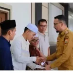 Bupati Labusel Serahkan Bantuan Pendidikan Baznas untuk 22 Mahasiswa, Dorong Generasi Muda Kejar Cita-Cita