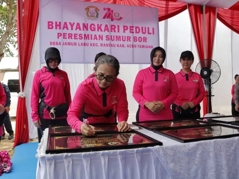 82 Titik Sumur Bor Bhayangkari Peduli Resmi Mengalir, Warga Aceh Kini Nikmati Air Bersih