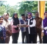 30 Warga Terima Sembako, TP-PKK dan Baznas Labusel Turun Ringankan Beban Dhuafa
