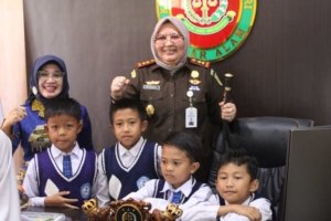 40 Pelajar SDN 74 Masuk Kejari Pagar Alam, Hukum Dikenalkan Sejak Dini