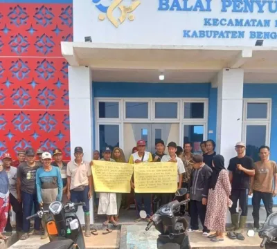Ratusan warga Desa Urai Yang Terdampak Pembangunan Kota Terpadu Mandiri (KTM) unjuk rasa Ratusan warga Desa Urai Yang Terdampak Pembangunan Kota Terpadu Mandiri (KTM) unjuk rasa
