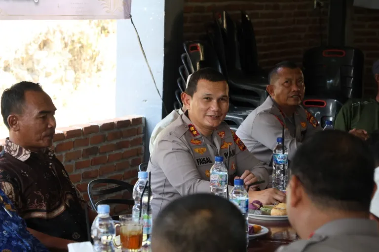 Ngopi Tangguh Polres Sabang Bersama Warga Batee Shoek, Kapolres Serap Aspirasi Masyarakat | News Publik.perss