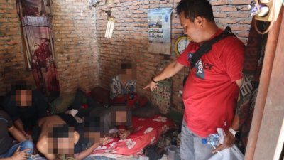 Polres Langkat Jelaskan Kronologi Video Viral Penggerebekan Narkoba di Sei Bilah Polres Langkat Jelaskan Kronologi Video Viral Penggerebekan Narkoba di Sei Bilah