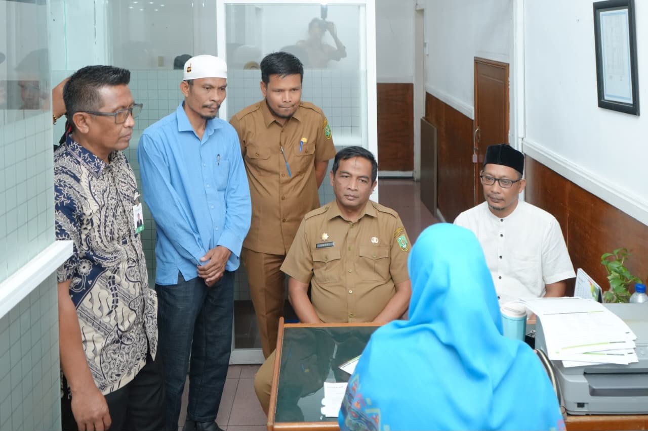 Sekda Kota Sabang Tinjau Penyaluran Zakat dan Infak di Bank Aceh | News Publik.perss Sekda Kota Sabang Tinjau Penyaluran Zakat dan Infak di Bank Aceh | News Publik.perss
