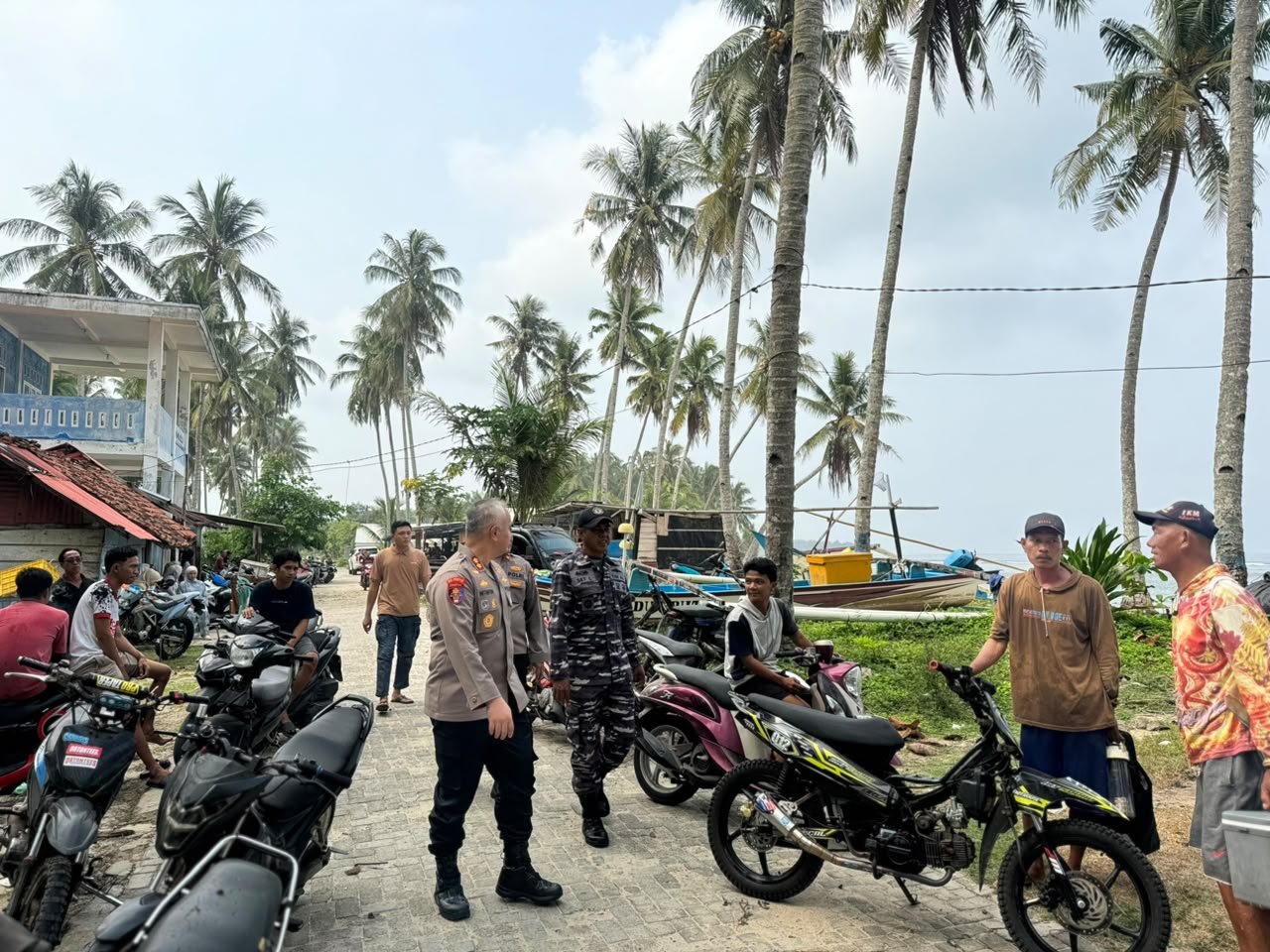 Nelayan Hilang Saat Melaut, Kapolres Kaur Pastikan Pencarian hingga Ditemukan Nelayan Hilang Saat Melaut, Kapolres Kaur Pastikan Pencarian hingga Ditemukan